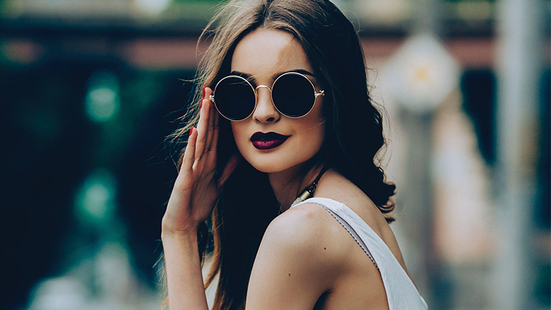 Mujer con lentes